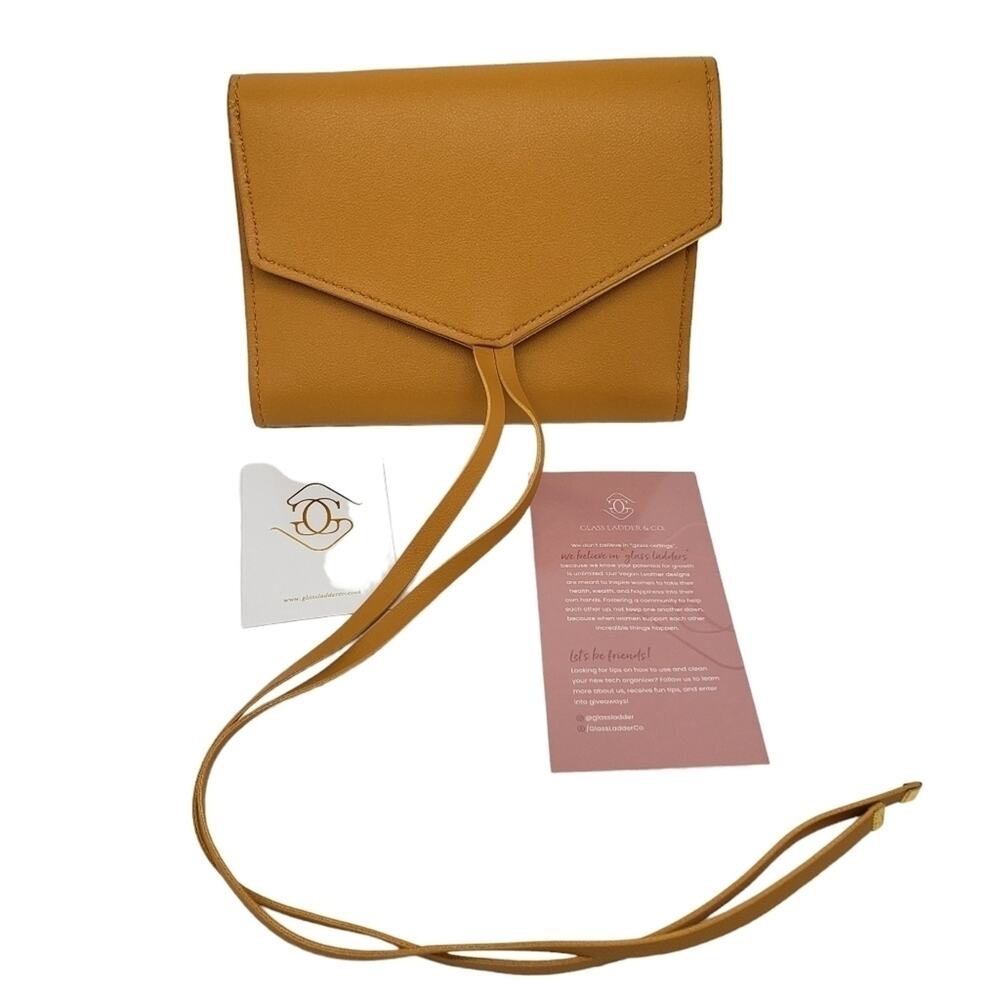 Glass Ladder & Co. Tech Organizer Roll